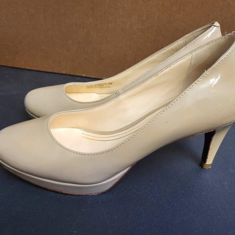 COLE HAAN round toe cream color patent leather pump size 4B